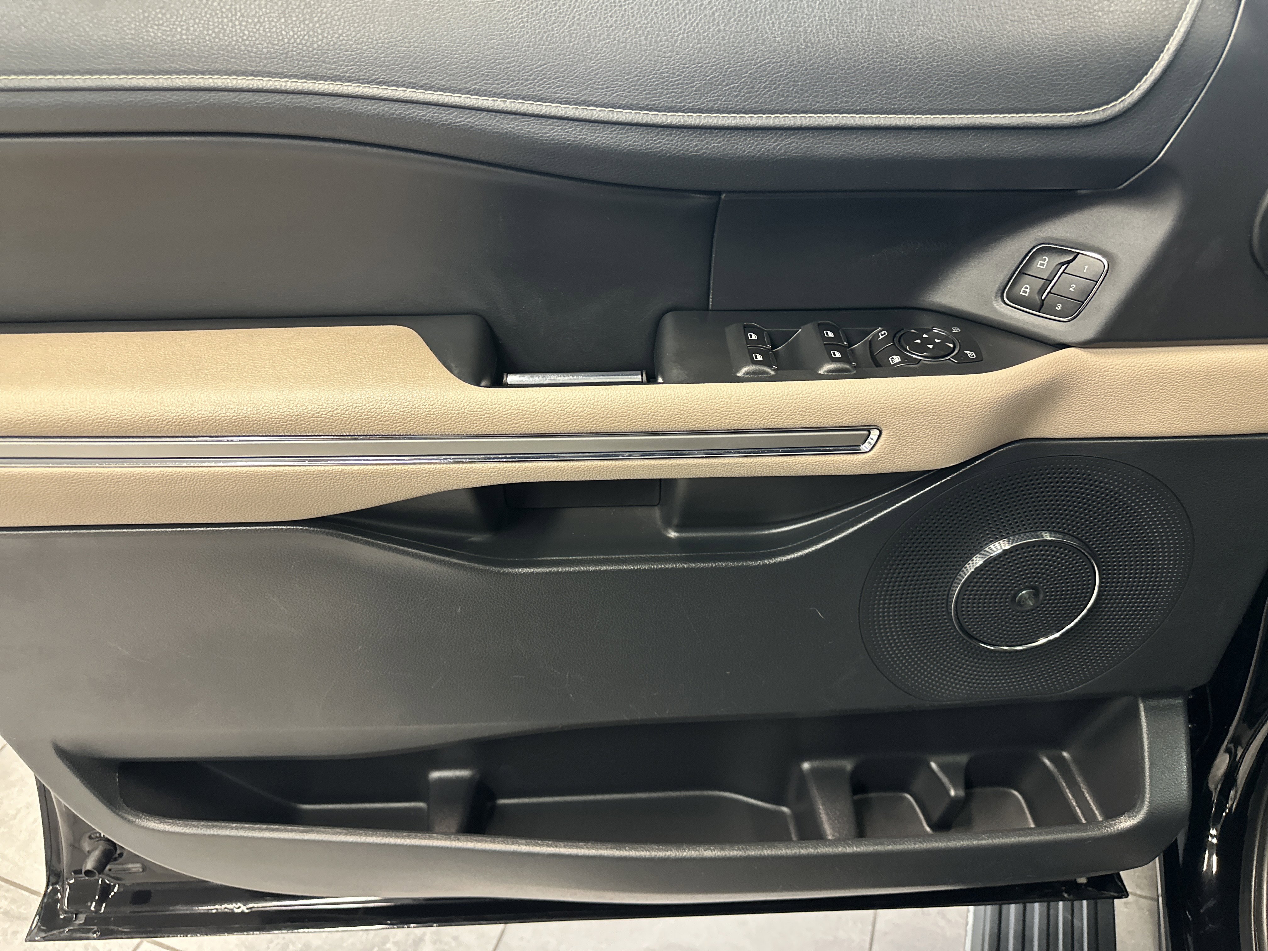 Certified 2022 Ford Expedition Max Limited image 23