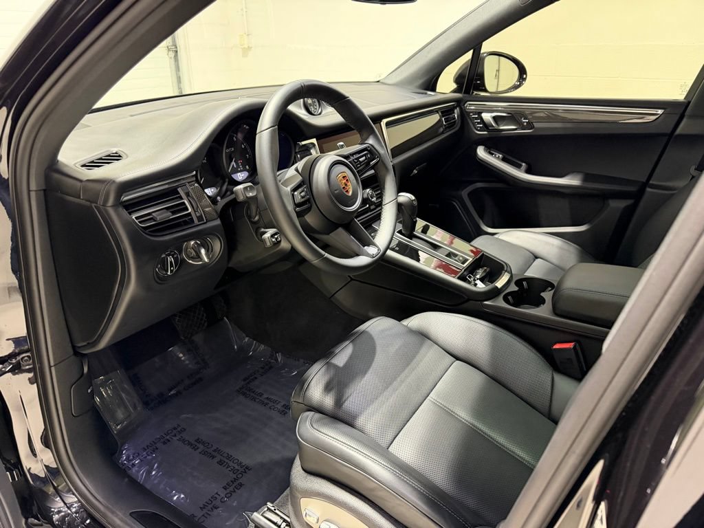 Used 2025 Porsche Macan GTS AWD/4WD image 10