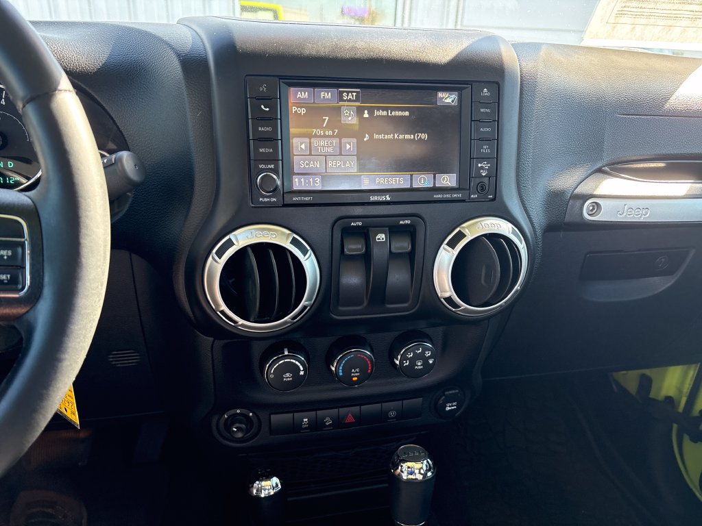 Used 2017 Jeep Wrangler Sahara w/ Connectivity Group AWD/4WD image 16