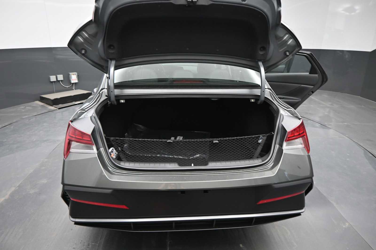New 2026 Hyundai Elantra Limited FWD image 14