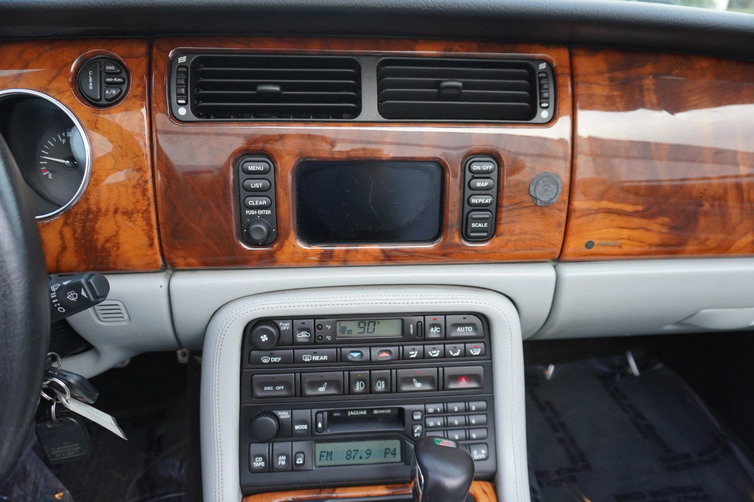 Used 2005 Jaguar XK8 Convertible image 13