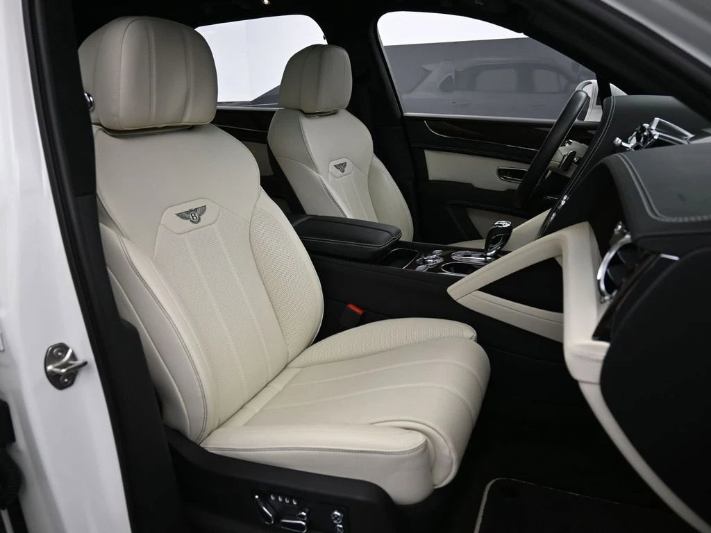 Certified 2023 Bentley Bentayga Plug-In Hybrid AWD/4WD image 30