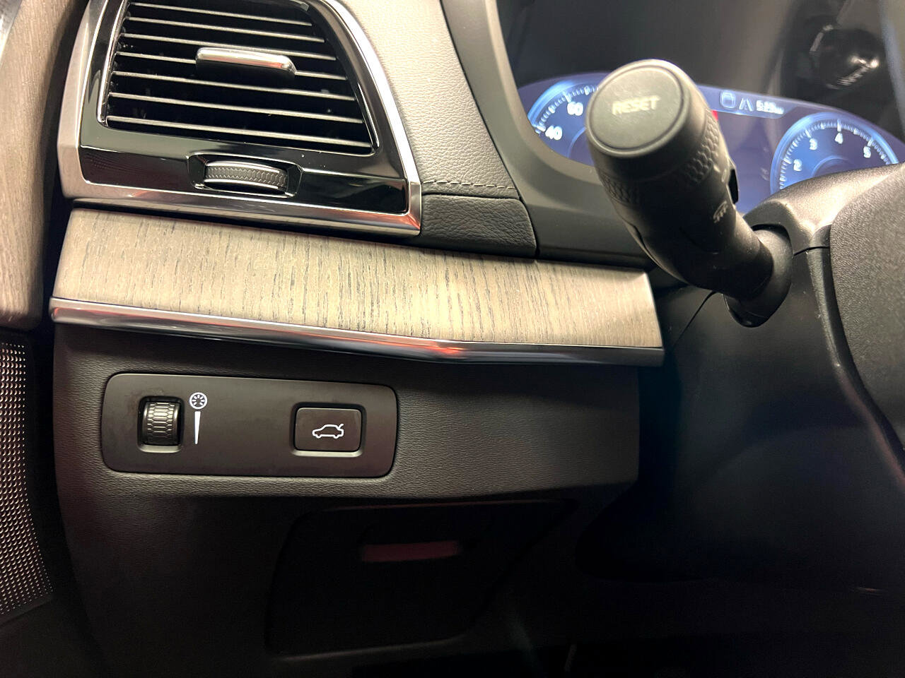 Used 2022 Volvo XC90 T6 Inscription w/ Advanced Package image 25