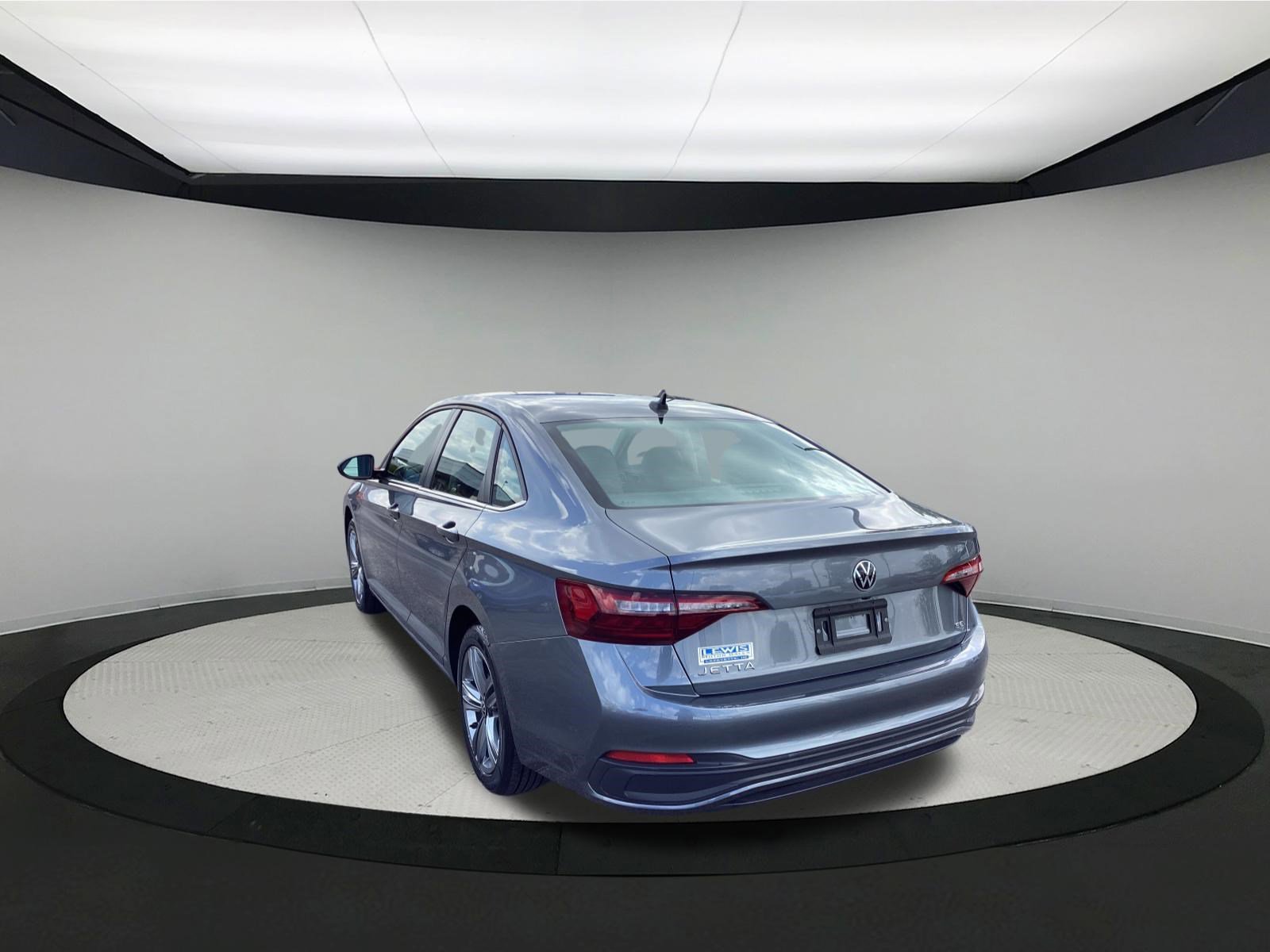 Used 2024 Volkswagen Jetta SE FWD image 6
