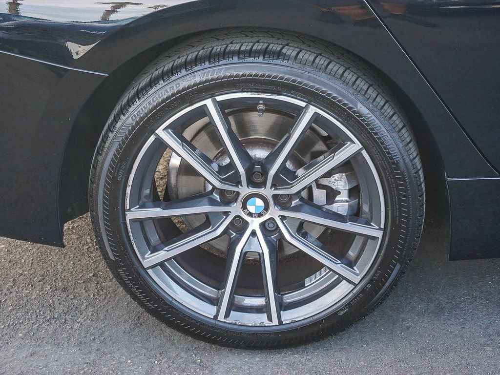 Used 2022 BMW 330i Sedan w/ Driving Assistance Package RWD image 9