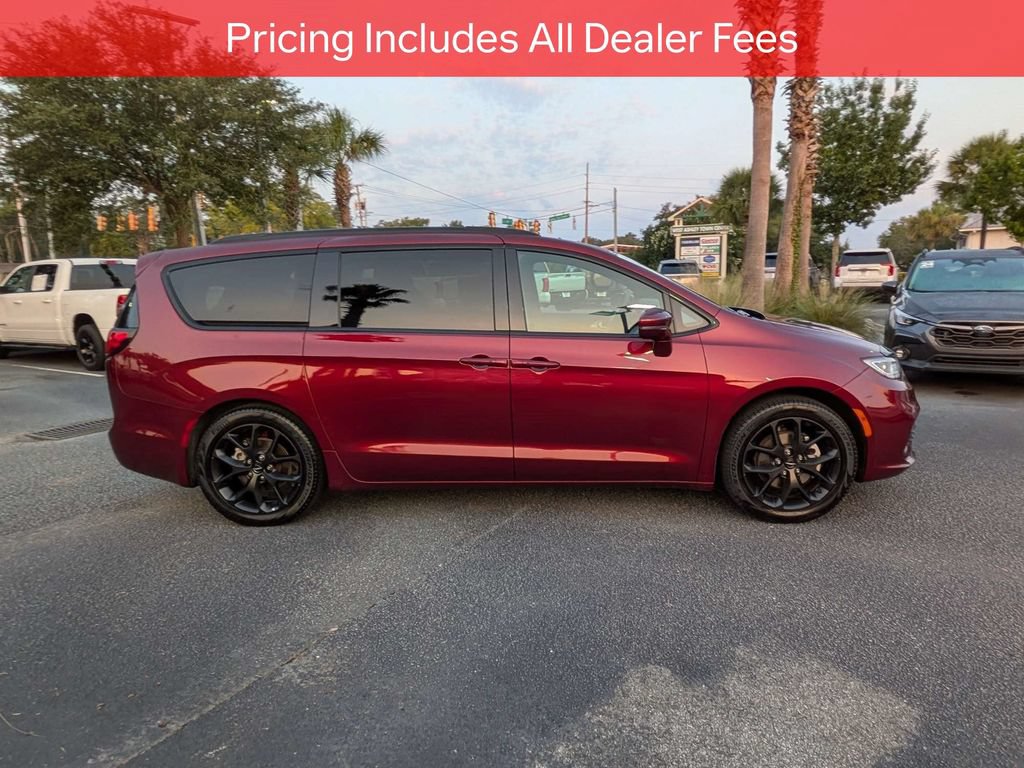 Used 2022 Chrysler Pacifica Touring-L w/ S Appearance Package FWD image 3