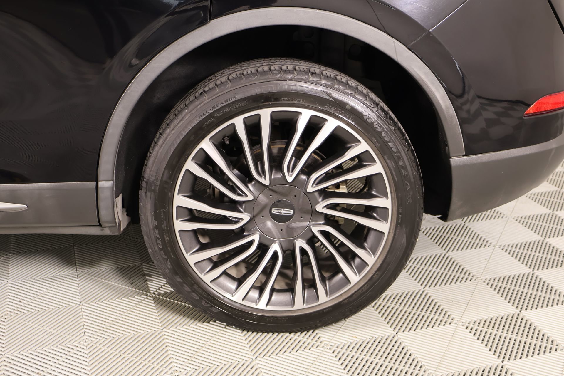 Used 2021 Lincoln Corsair Reserve w/ Elements Package FWD image 19