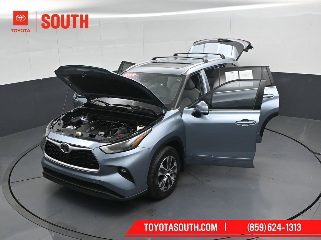 Used 2022 Toyota Highlander XLE AWD/4WD image 59
