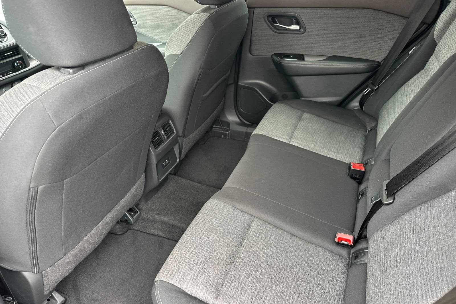 Used 2023 Nissan Rogue SV AWD/4WD image 14