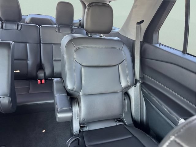 Used 2024 Ford Explorer XLT w/ Equipment Group 202A AWD/4WD image 18