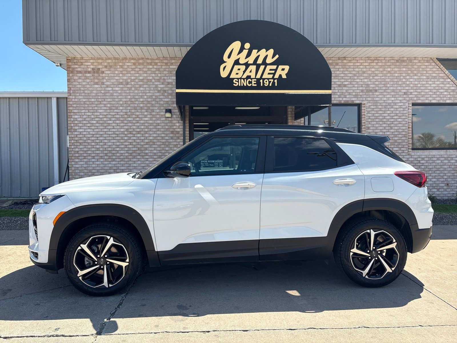 Used 2022 Chevrolet TrailBlazer RS w/ Sun and Liftgate Package AWD/4WD image 2