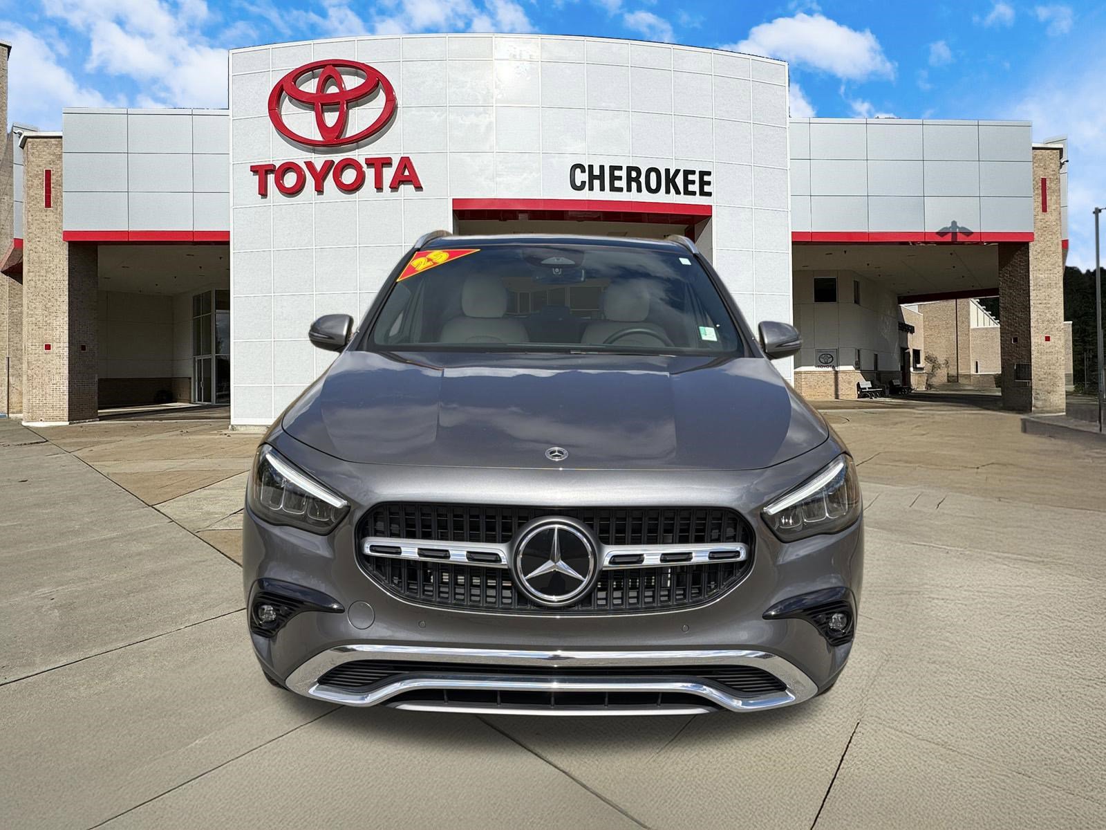 Used 2025 Mercedes-Benz GLA 250 4MATIC image 2