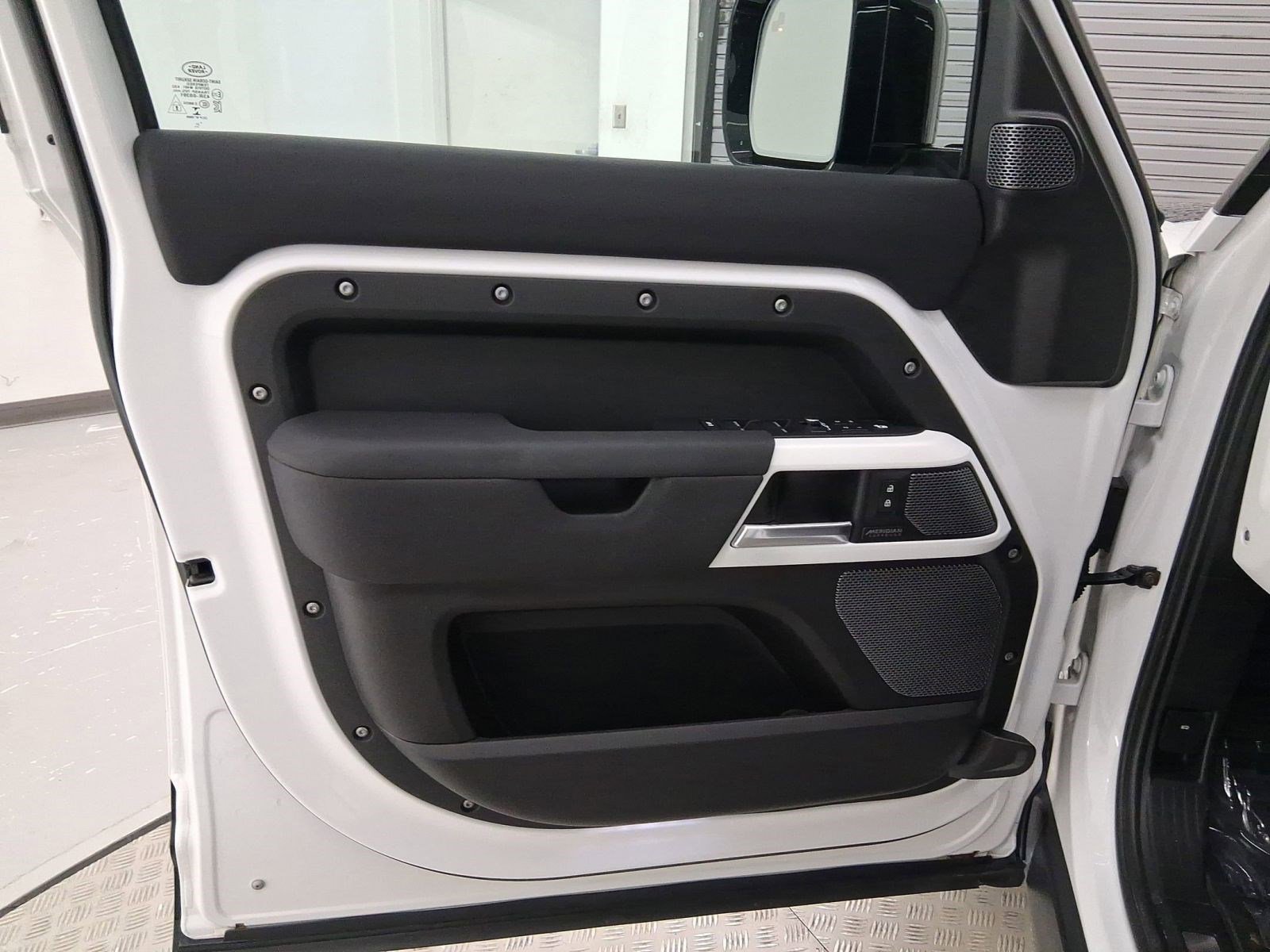 Used 2022 Land Rover Defender 110 X-Dynamic SE image 23