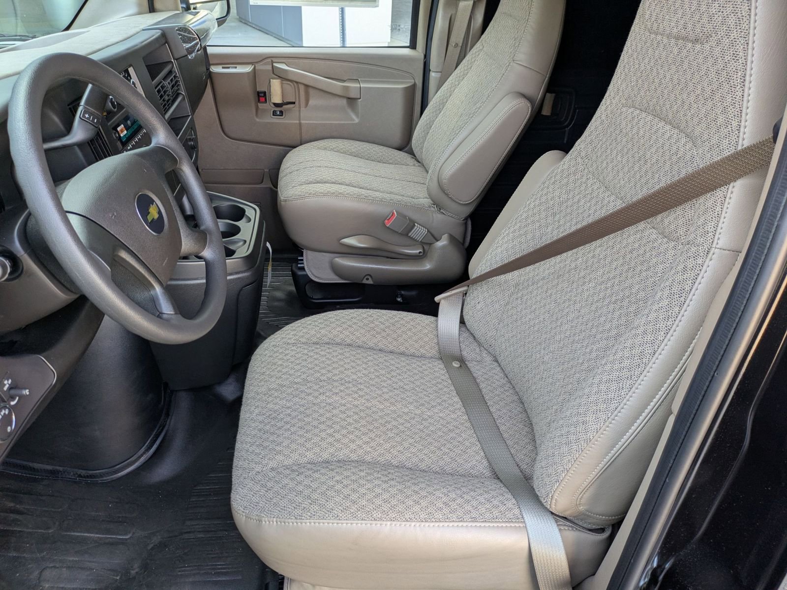 New 2026 Chevrolet Express 3500 RWD image 10