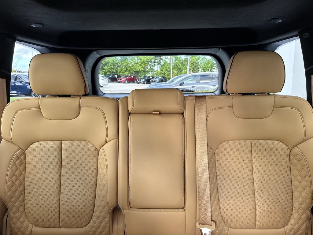 Used 2023 Jeep Grand Cherokee Summit AWD/4WD image 18