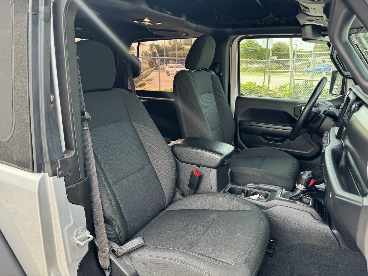 Used 2022 Jeep Wrangler Sport AWD/4WD image 9