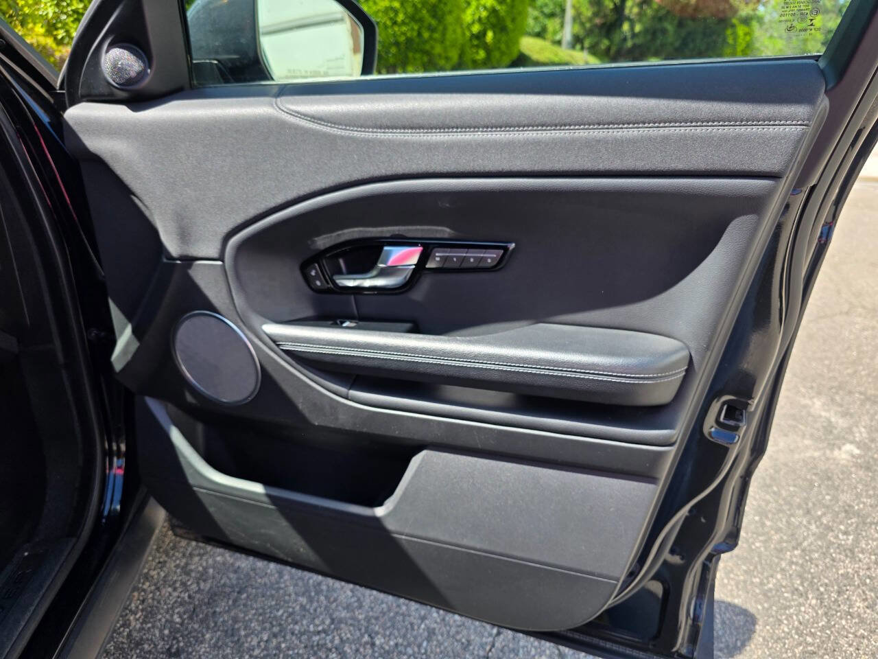 Used 2018 Land Rover Range Rover Evoque SE Premium AWD/4WD image 34