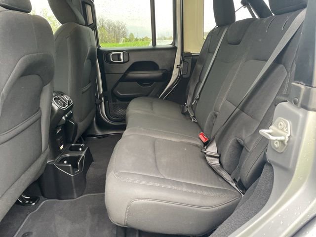 Used 2019 Jeep Wrangler Unlimited Sahara AWD/4WD image 9