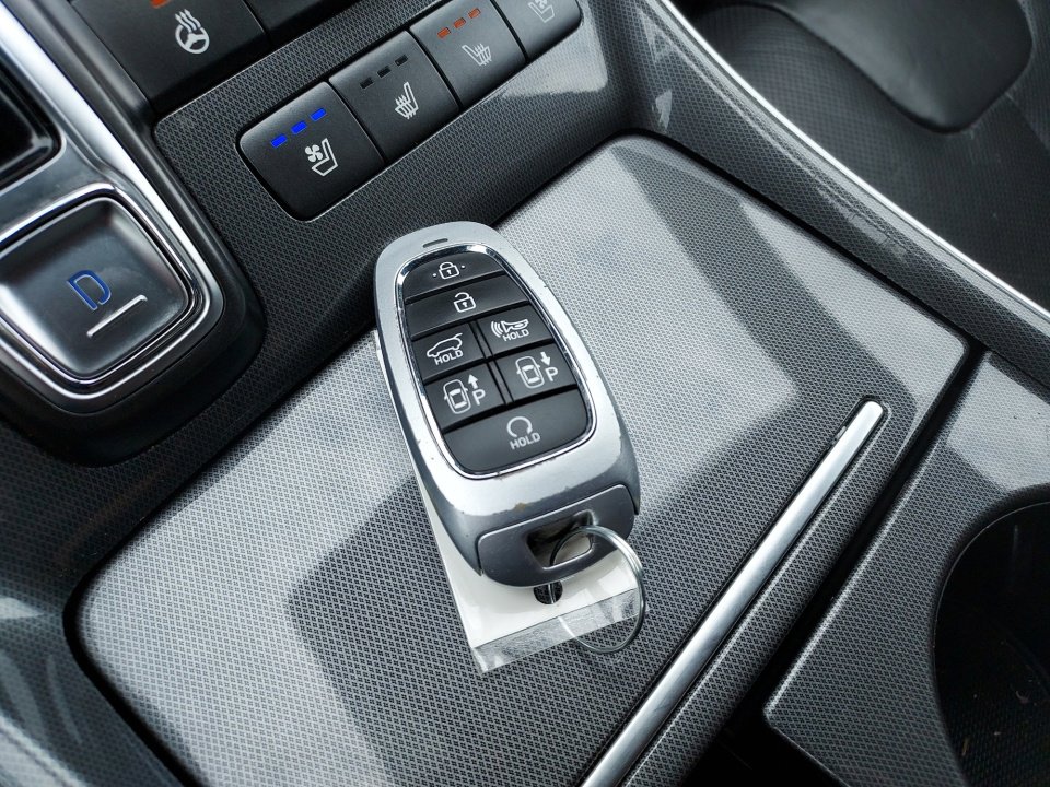 Used 2022 Hyundai Santa Fe Calligraphy image 32