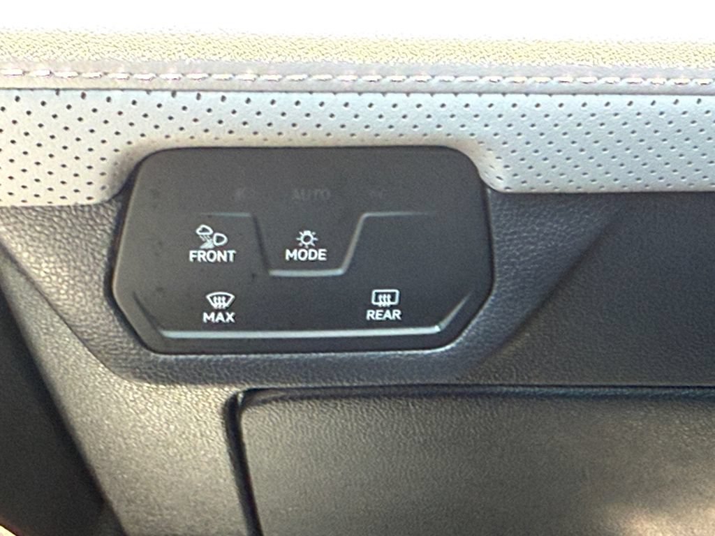 Used 2025 Volkswagen Atlas Peak Edition SE AWD/4WD image 20