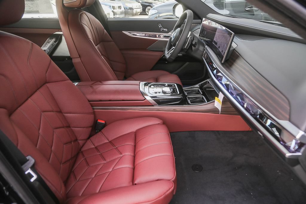 Used 2026 BMW 750e xDrive AWD/4WD image 13