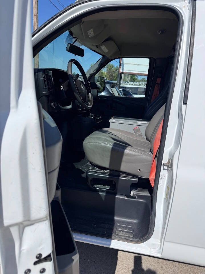 Used 2013 Chevrolet Express 2500 RWD image 12