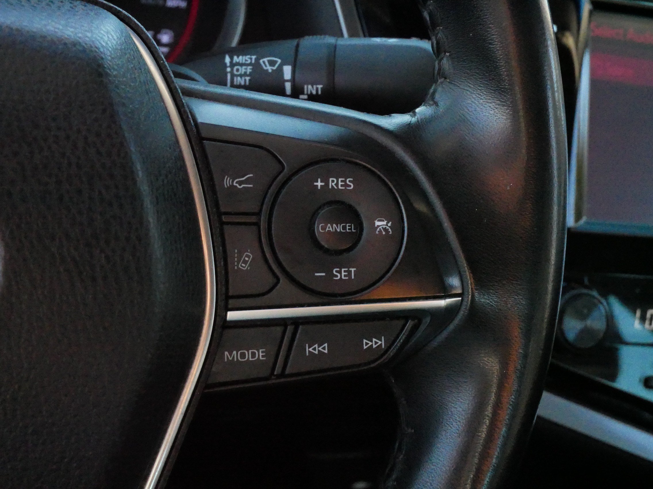 Used 2018 Toyota Camry XSE FWD image 25