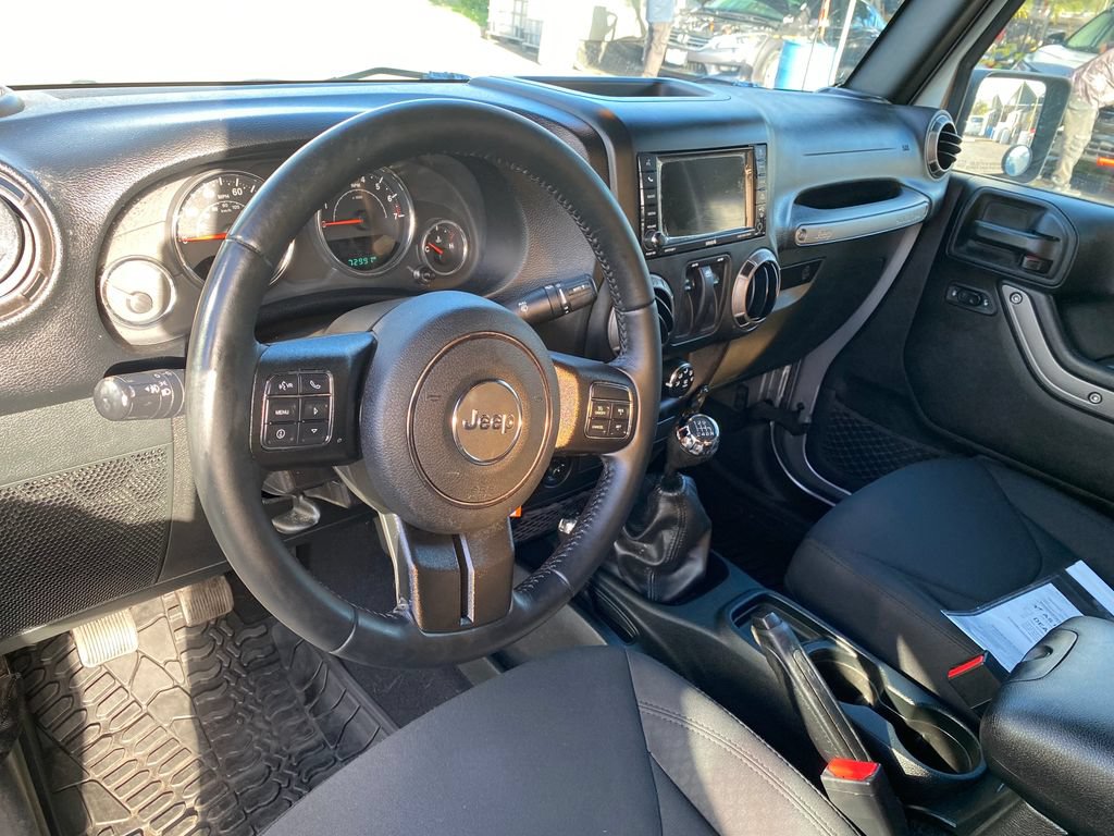 Used 2018 Jeep Wrangler Sport AWD/4WD image 13