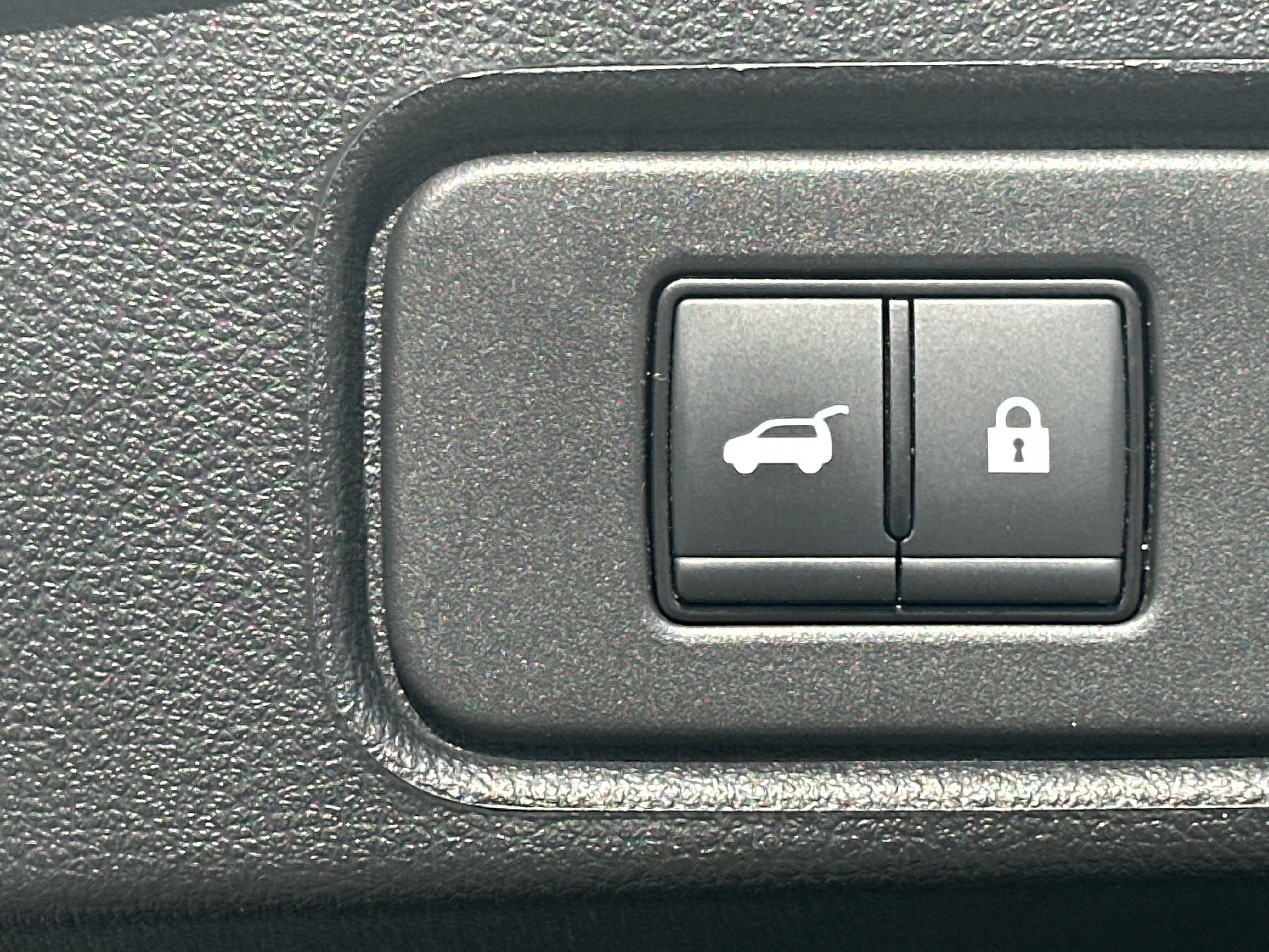 Used 2025 Nissan Pathfinder SV image 19