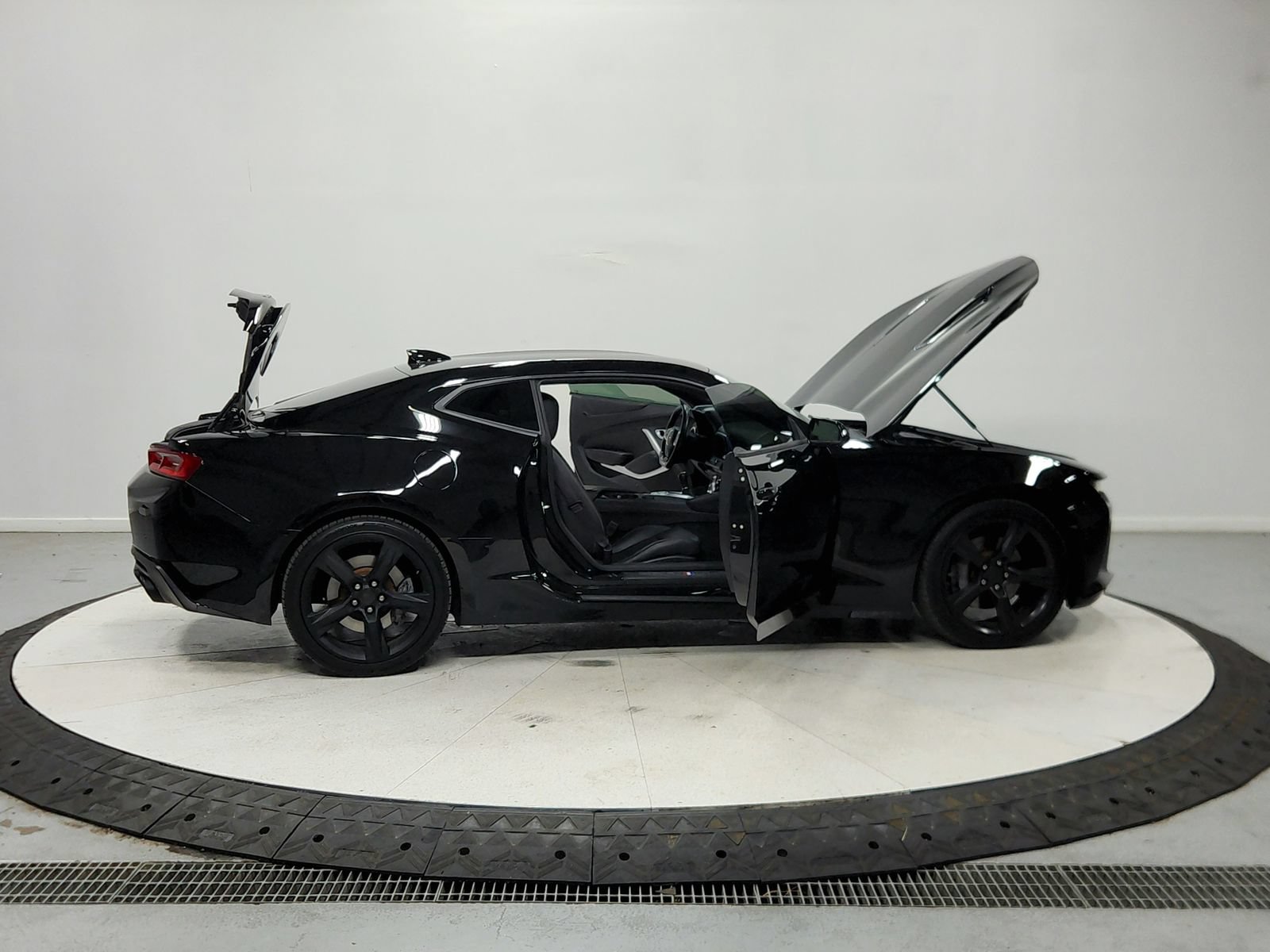 Used 2016 Chevrolet Camaro SS RWD image 17