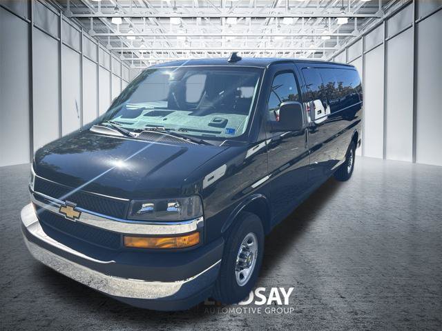 Used 2025 Chevrolet Express 3500 LT w/ LT Preferred Equipment Group RWD image 4