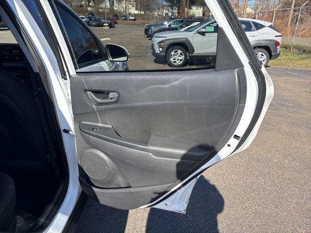 Used 2023 Hyundai Kona SEL w/ Cargo Package image 9