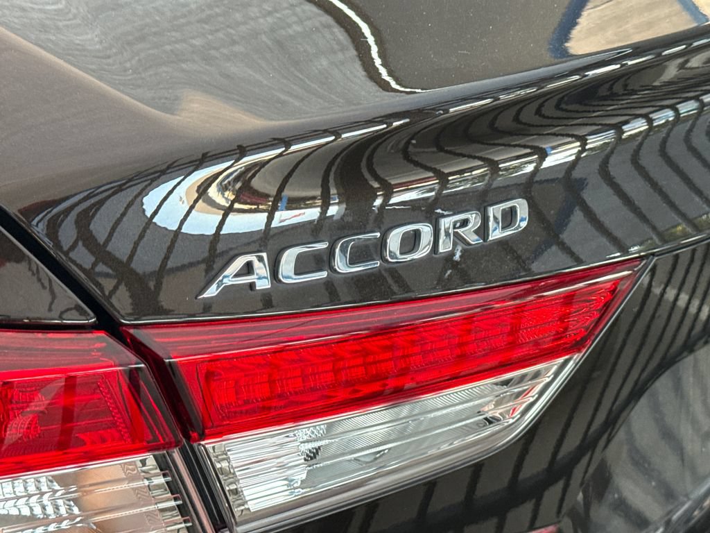 Used 2018 Honda Accord EX image 8