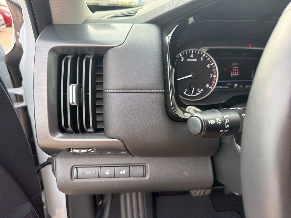 Used 2025 Nissan Pathfinder SL AWD/4WD image 28