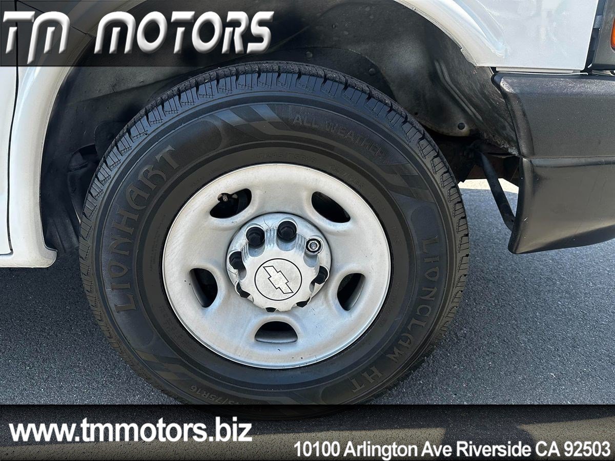 Used 2006 Chevrolet Express 2500 Extended w/ Power and Light Package RWD image 10