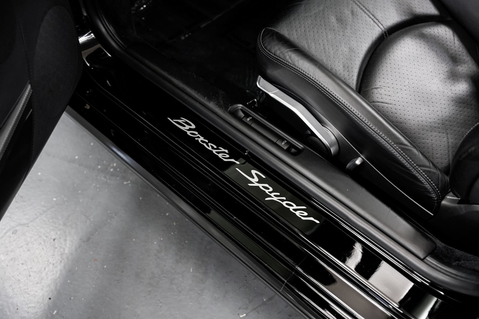 Used 2011 Porsche Boxster Spyder RWD image 19