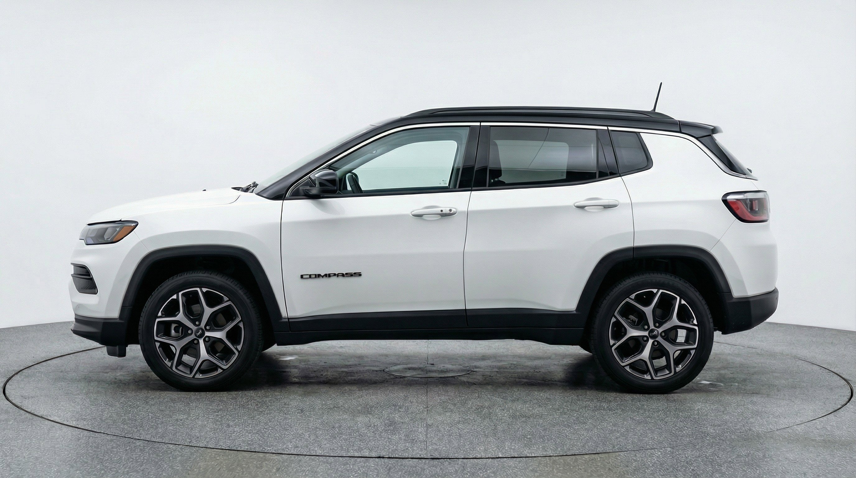 Used 2025 Jeep Compass Limited image 5