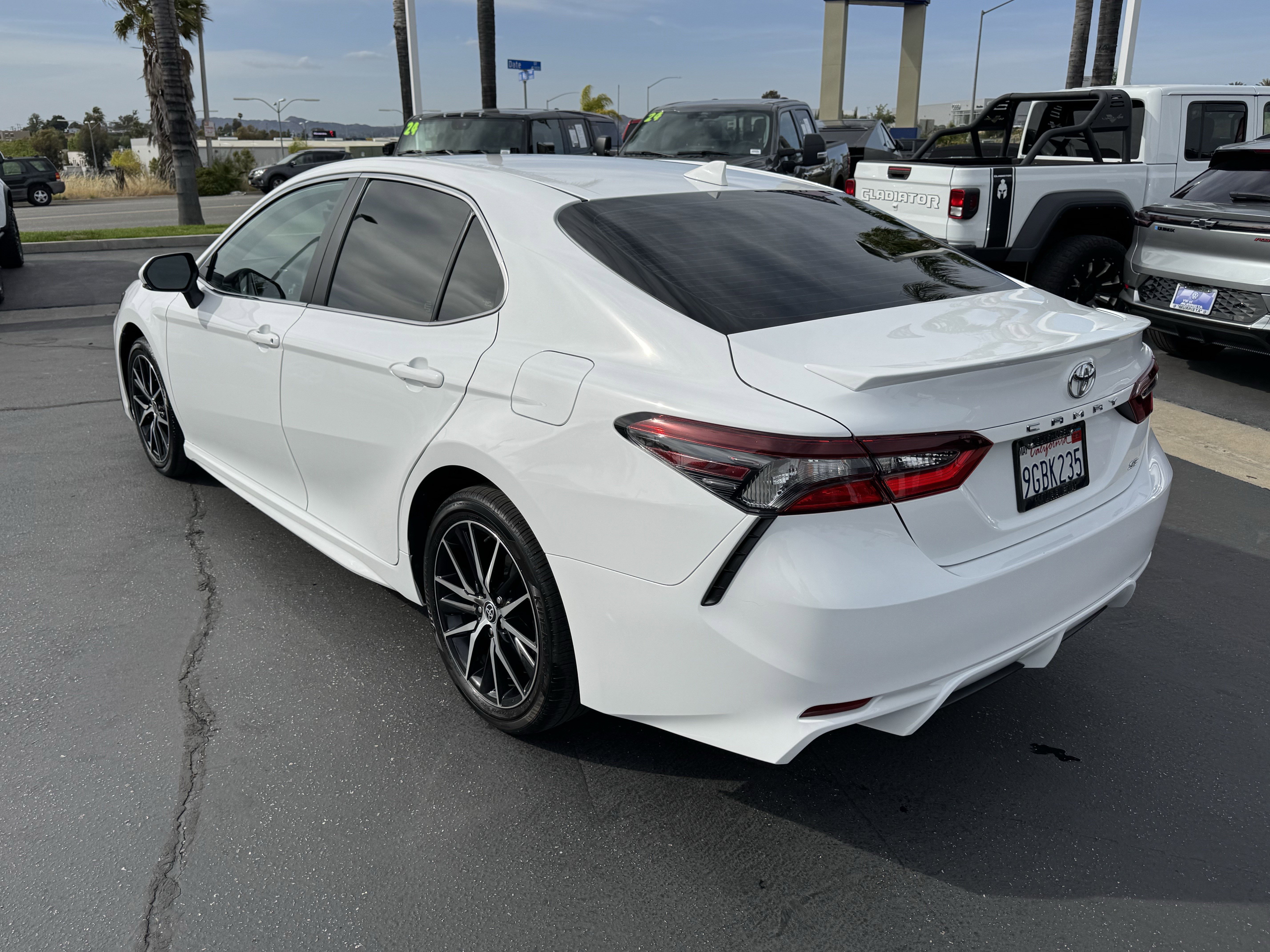 Used 2023 Toyota Camry SE FWD image 8