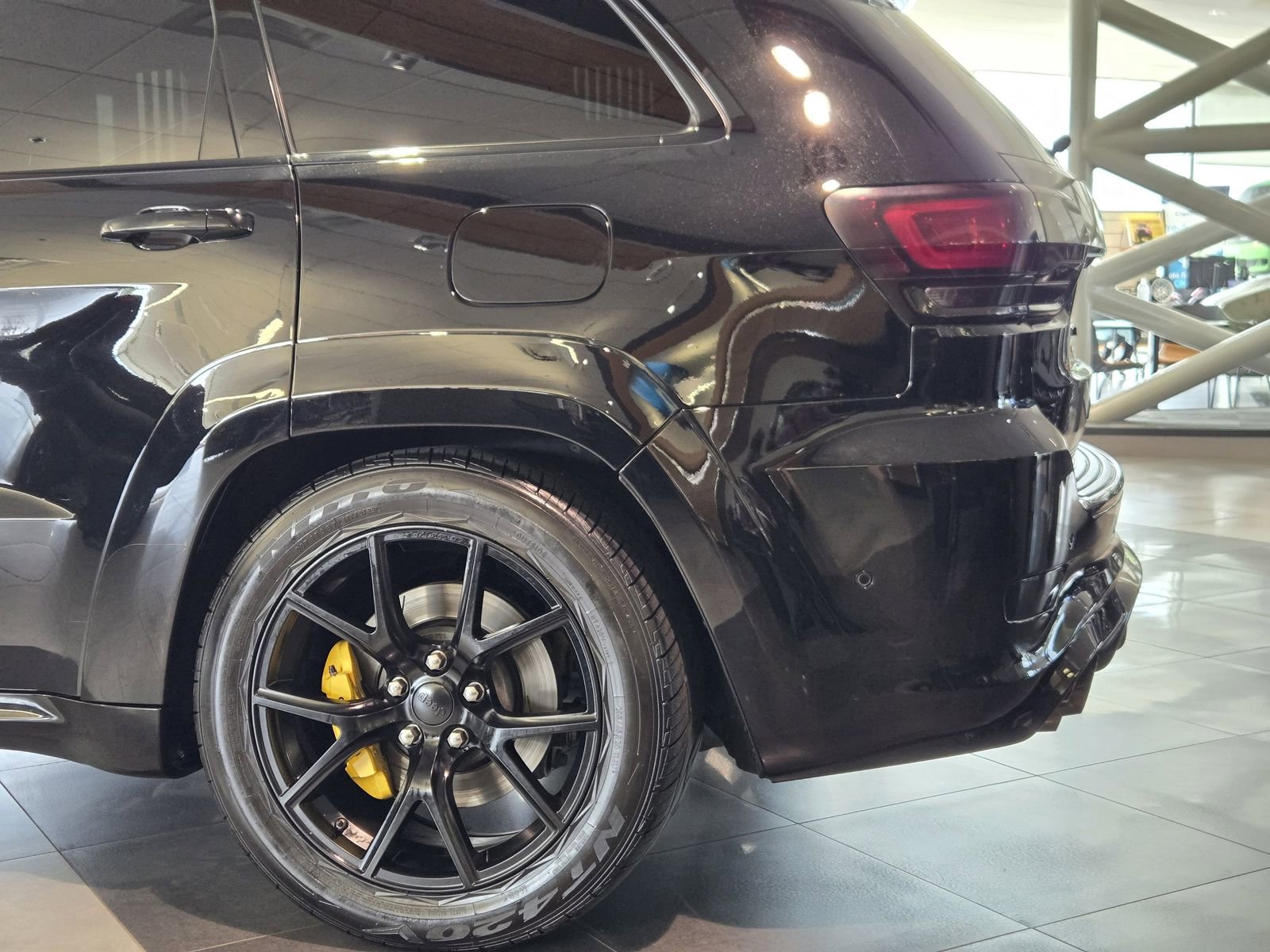 Used 2018 Jeep Grand Cherokee Trackhawk AWD/4WD image 14