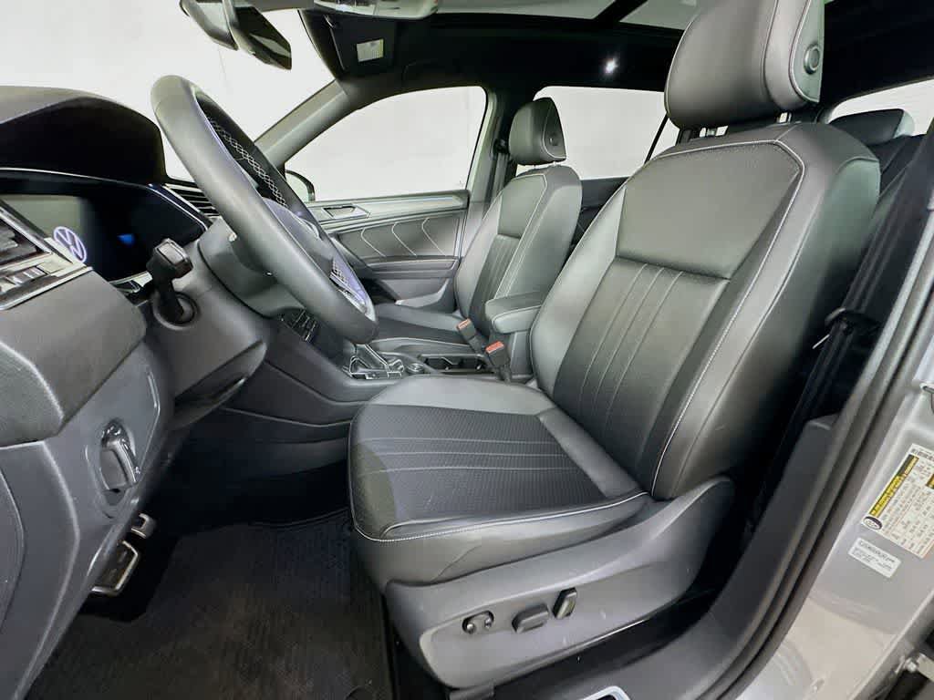Used 2023 Volkswagen Tiguan SE R-Line image 13
