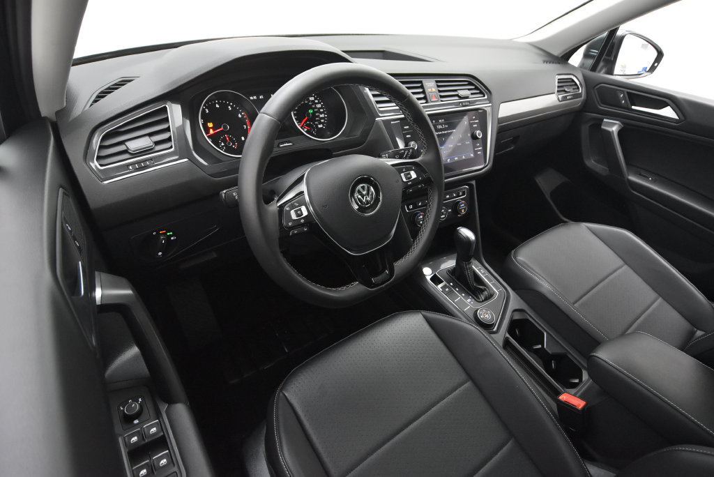 Used 2021 Volkswagen Tiguan SE w/ Panoramic Sunroof Package AWD/4WD image 25