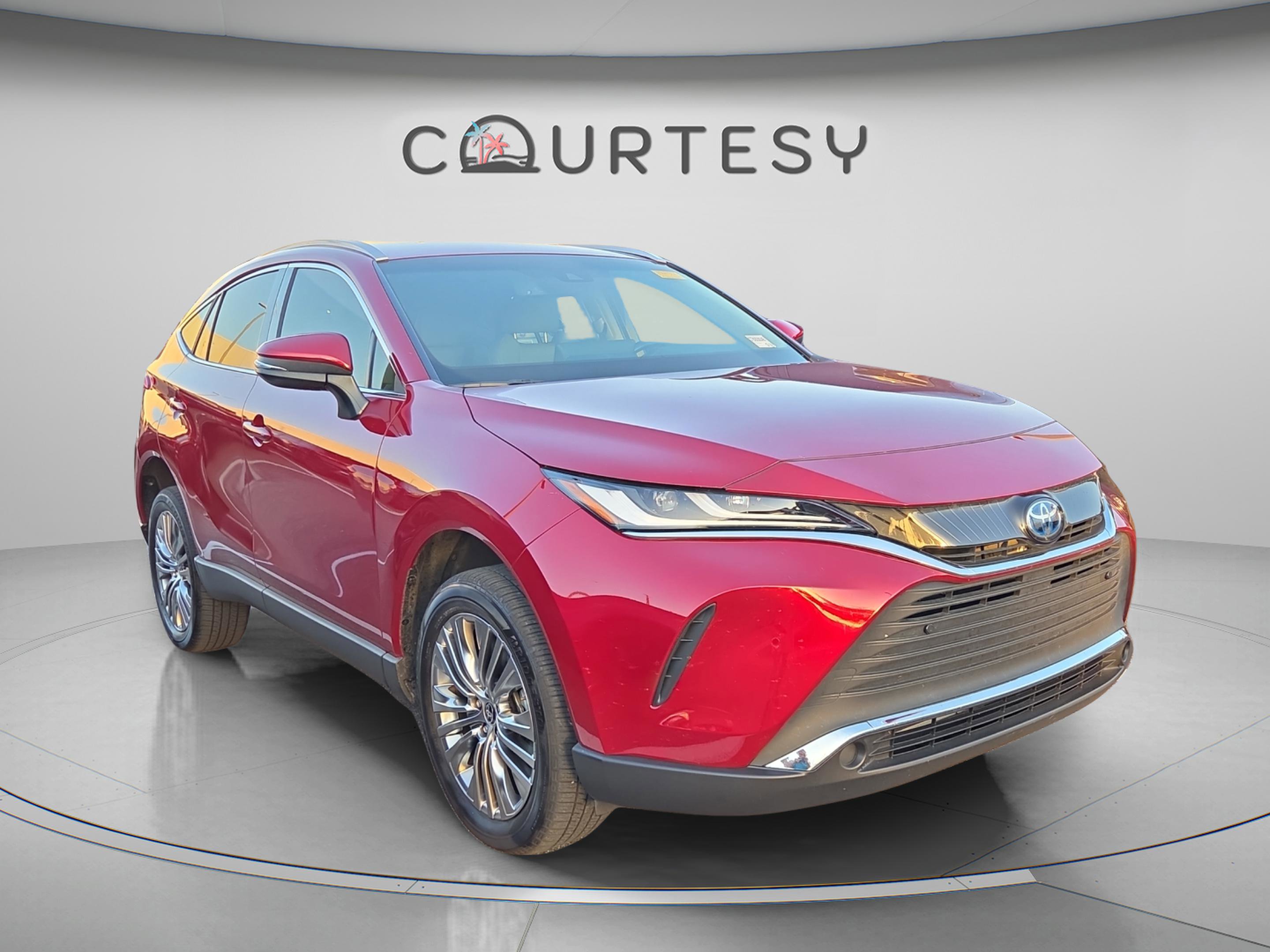 Certified 2022 Toyota Venza XLE AWD/4WD image 3