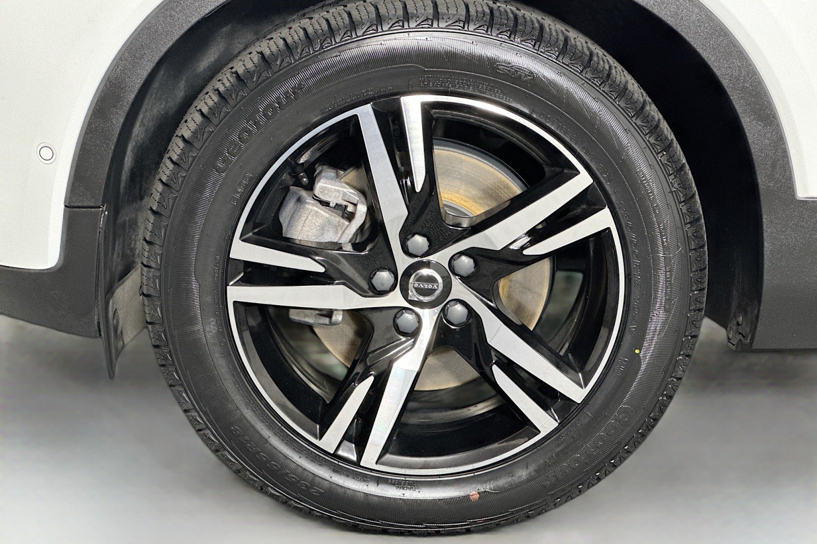 Used 2023 Volvo XC40 B5 Plus AWD/4WD image 11