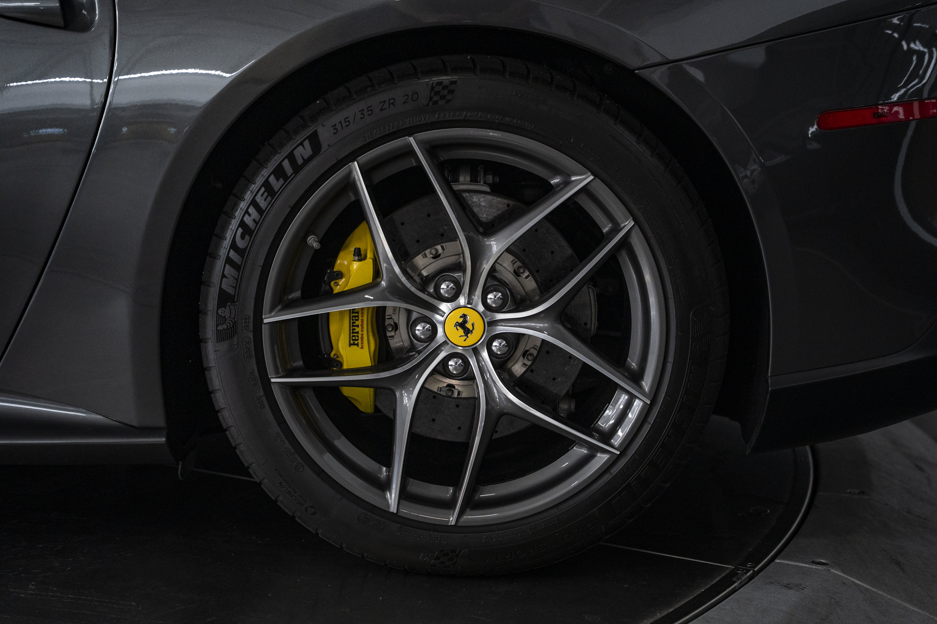 Used 2014 Ferrari F12 Berlinetta RWD image 18