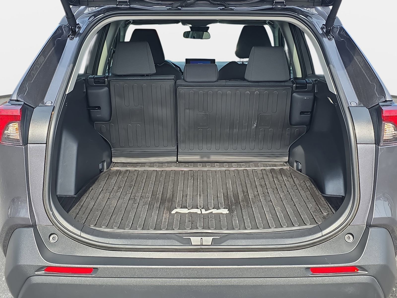 Used 2024 Toyota RAV4 XLE w/ Convenience Package image 12