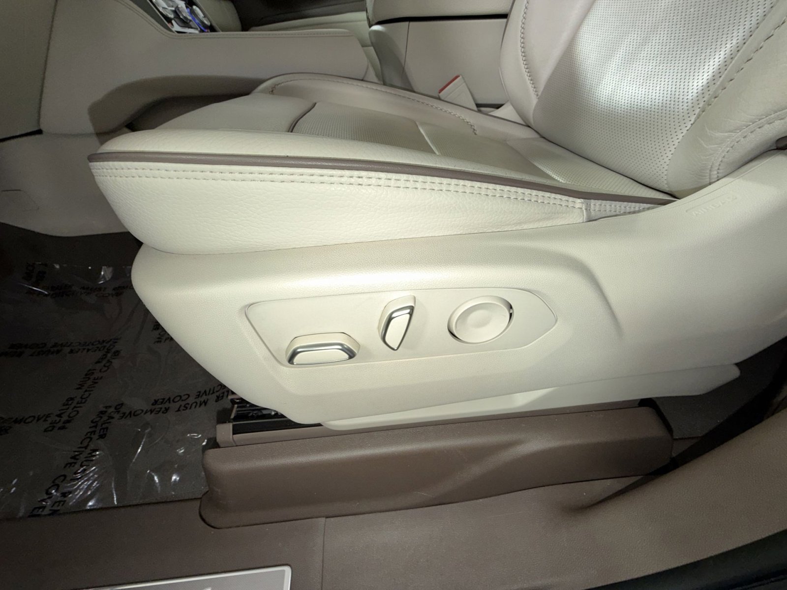 Used 2023 GMC Yukon XL Denali w/ Advanced Technology Package image 14