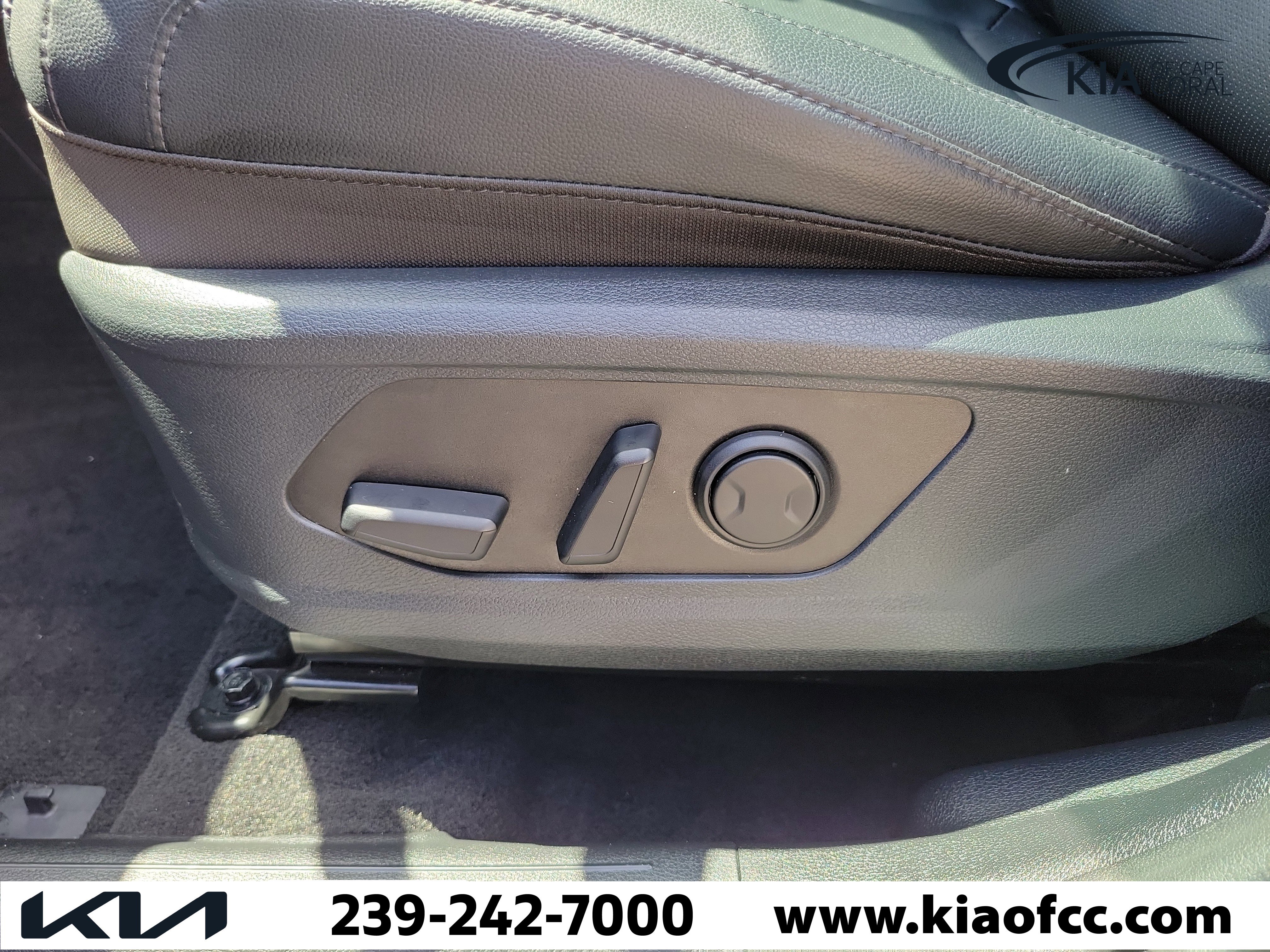 Certified 2025 Kia Sportage EX w/ Premium Package image 21