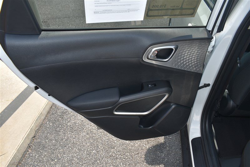 Used 2025 Kia Soul LX w/ LX Technology Package FWD image 19