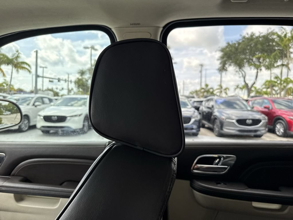 Used 2013 Cadillac Escalade Platinum RWD image 16