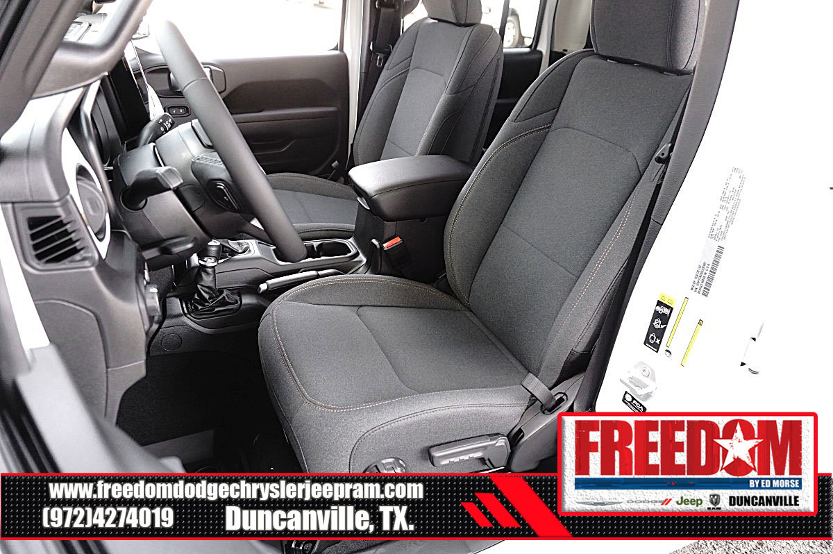 New 2025 Jeep Gladiator Sport image 13